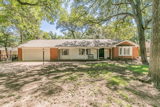 3215 Spanish Oak Dr