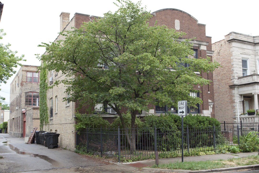 2239 N Kimball Ave in Chicago, IL - Foto de edificio