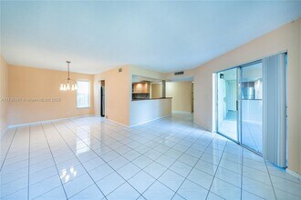 3100 Riverside Dr in Coral Springs, FL - Foto de edificio - Building Photo