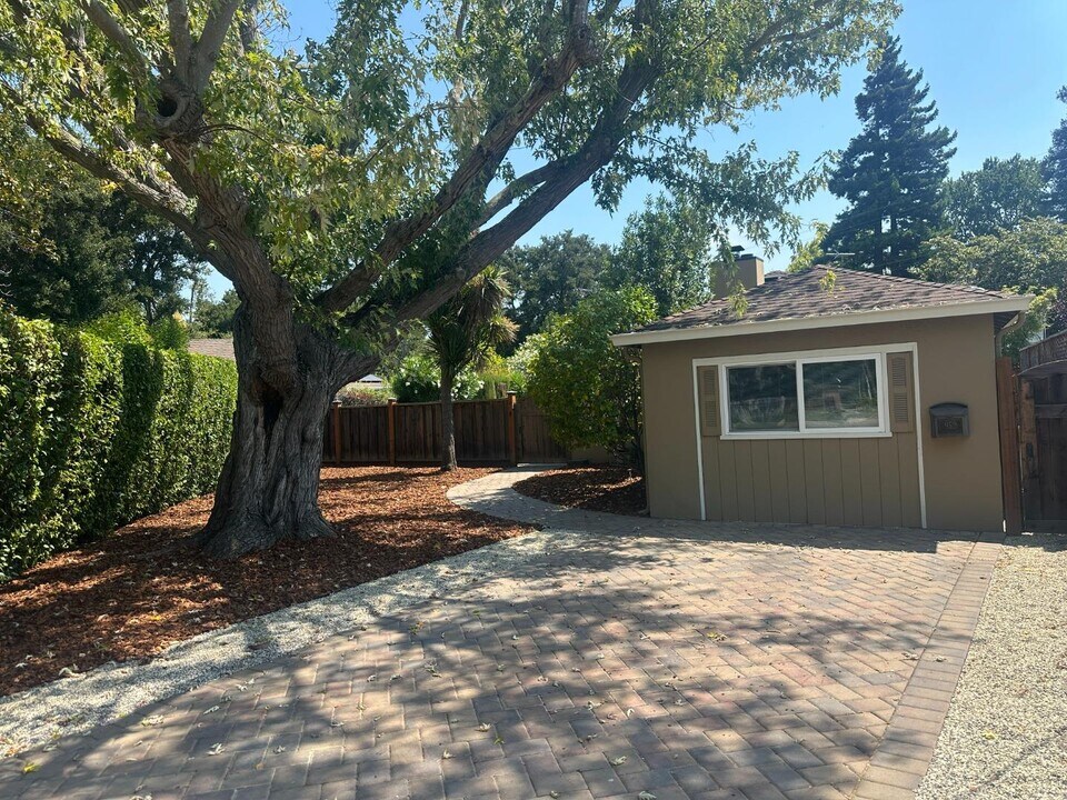 952 Timothy Ln in Menlo Park, CA - Building Photo