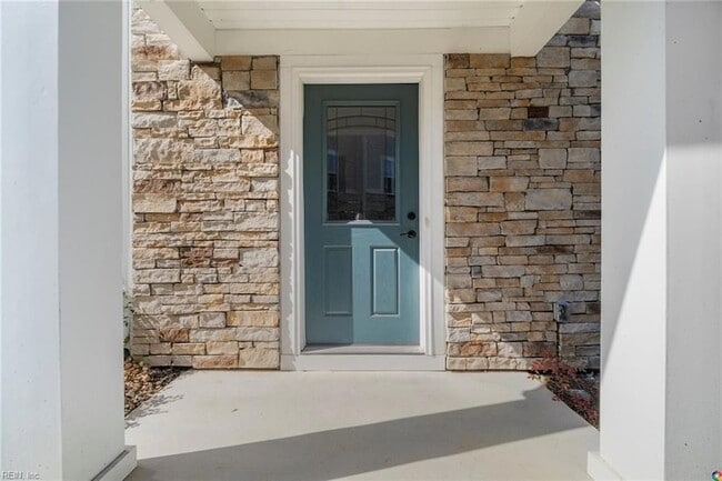 512 Clara Ln in Virginia Beach, VA - Building Photo - Building Photo