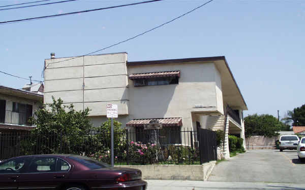 15133 Erwin St in Van Nuys, CA - Building Photo