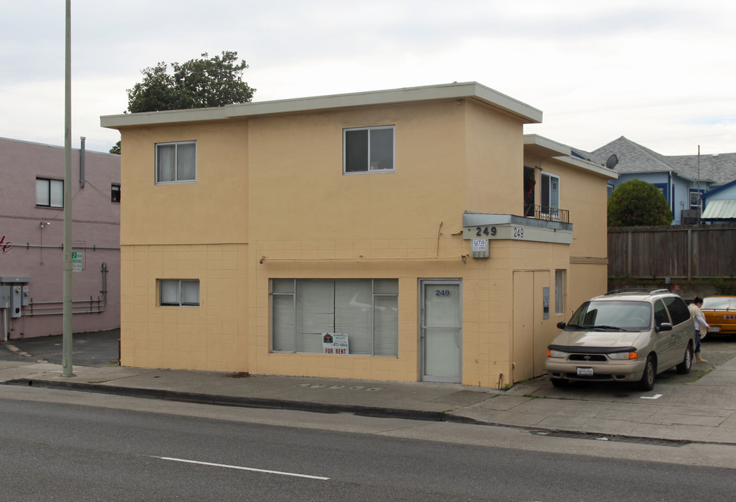 249 El Camino Real in San Bruno, CA - Foto de edificio