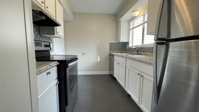 6701 Sands Point Dr in Houston, TX - Building Photo - Building Photo