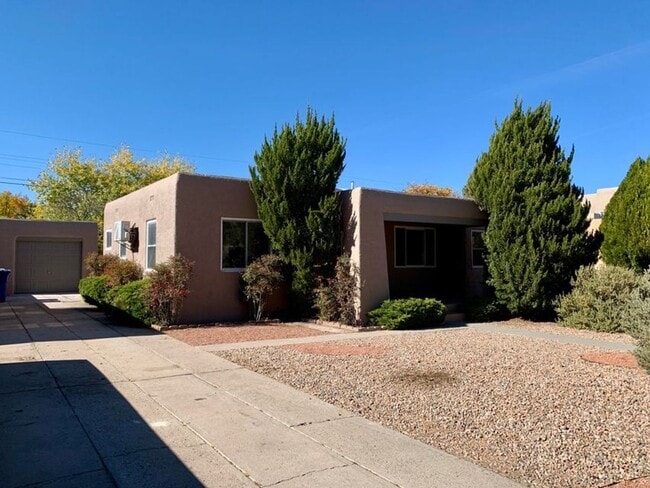 1009 Bryn Mawr Dr NE in Albuquerque, NM - Building Photo - Building Photo