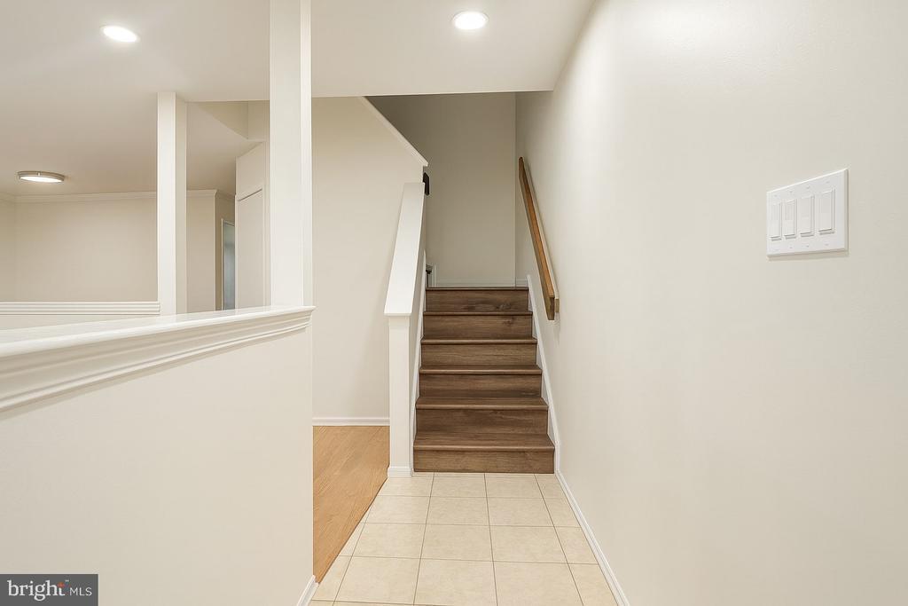 329 Gwynedd Ct in Mount Laurel, NJ - Building Photo