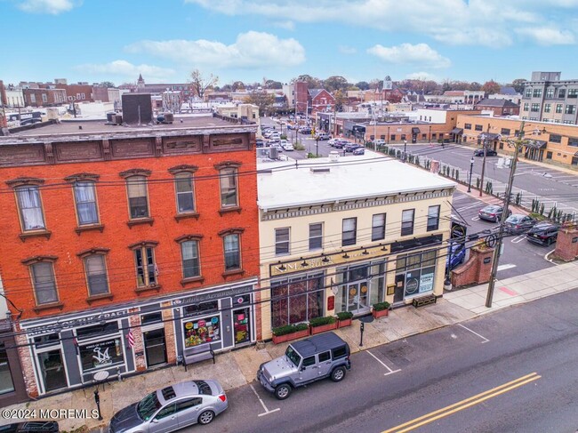 31 W Front St in Red Bank, NJ - Foto de edificio - Building Photo