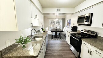 Foxpointe Townhomes in Farmington Hills, MI - Building Photo