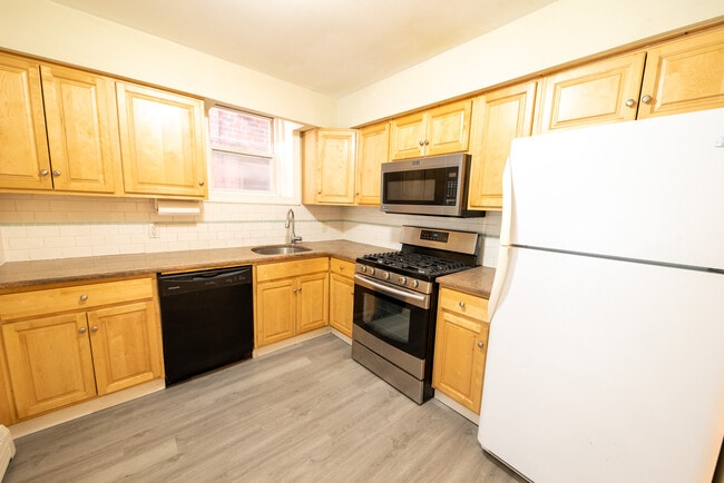 412 Walker St in Fairview, NJ - Building Photo - Building Photo