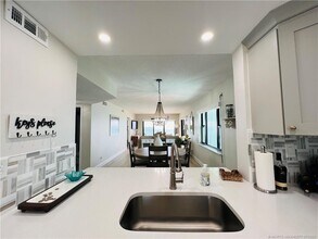 9400 S Ocean Dr in Jensen Beach, FL - Foto de edificio - Building Photo