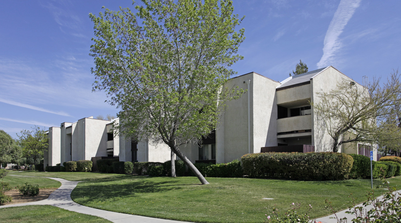 Palmdale Desert Club Apartments in Palmdale, CA - Building Photo