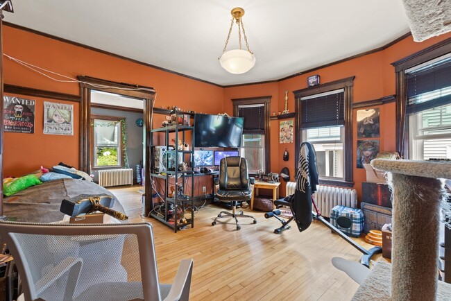 212 Maplewood St, Unit 212 in Watertown, MA - Building Photo - Building Photo
