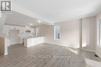 201 Beebalm Cres in Ottawa, ON - Building Photo - Building Photo