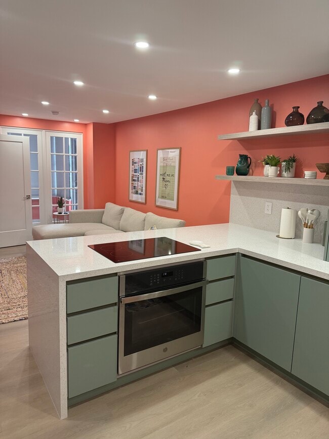 2899 Collins Ave, Unit 416 in Miami, FL - Building Photo - Building Photo