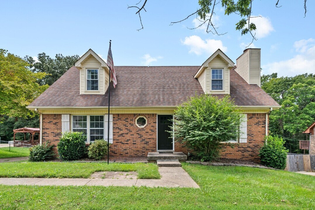 1026 Foxmoor Dr in Clarksville, TN - Building Photo