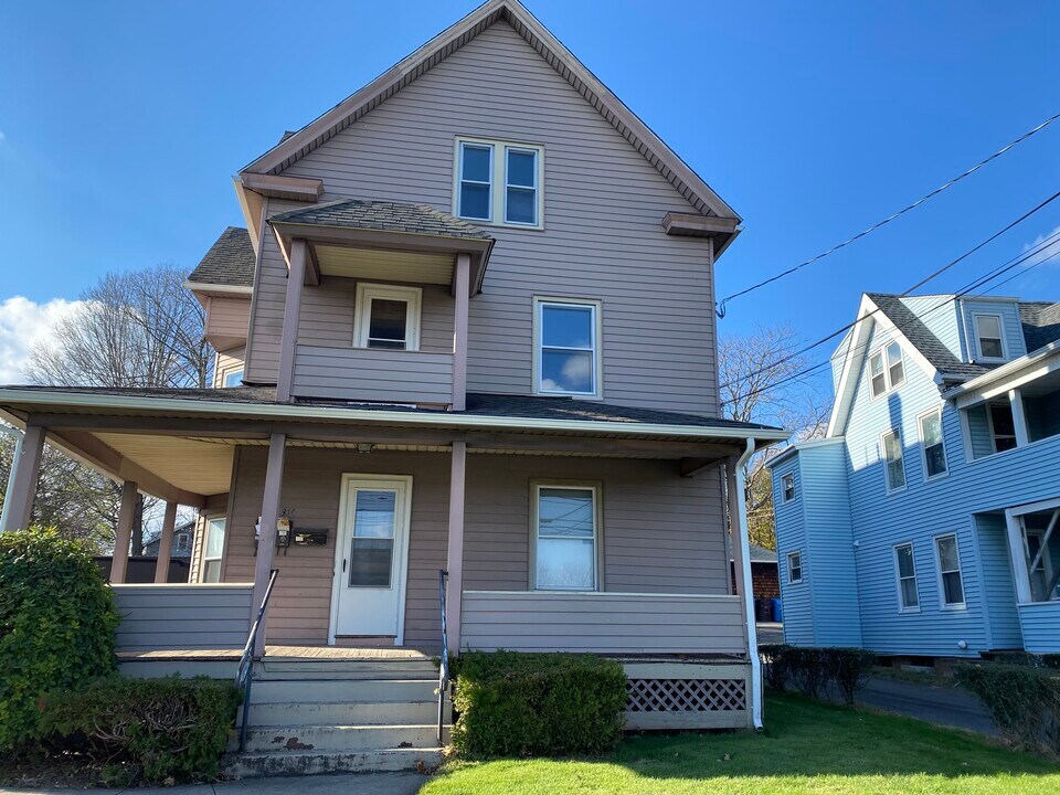 1310 Stanley St, Unit 3 rd floor in New Britain, CT - Building Photo