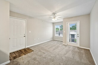 Hallmark at Columbia in Columbia, TN - Building Photo - Building Photo