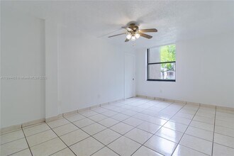 14611 N Kendall Dr in Miami, FL - Building Photo - Building Photo