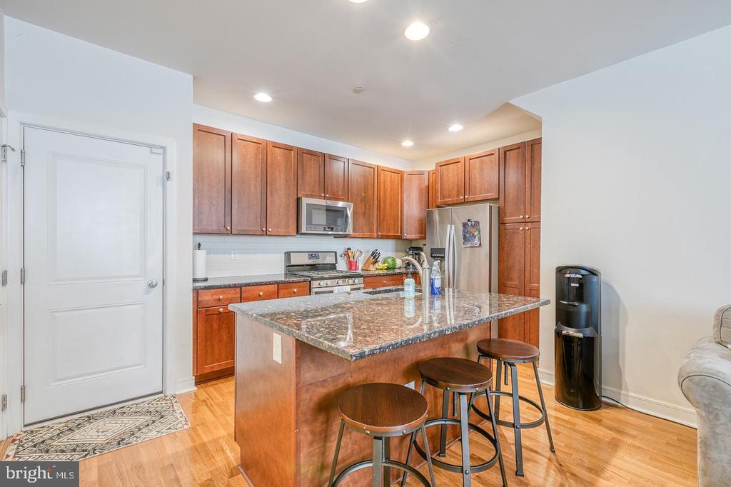 2403 Bainbridge St in Philadelphia, PA - Building Photo