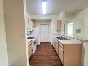 5467 Vineland Rd in Orlando, FL - Building Photo - Building Photo