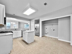 835 Forest Ivy Ln in Houston, TX - Foto de edificio - Building Photo