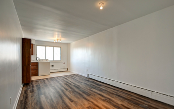 2579-2581 Henri-Bourassa Boul E in Montréal, QC - Building Photo - Interior Photo