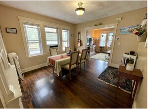 53 Fairfax St, Unit 2 in Somerville, MA - Foto de edificio - Building Photo