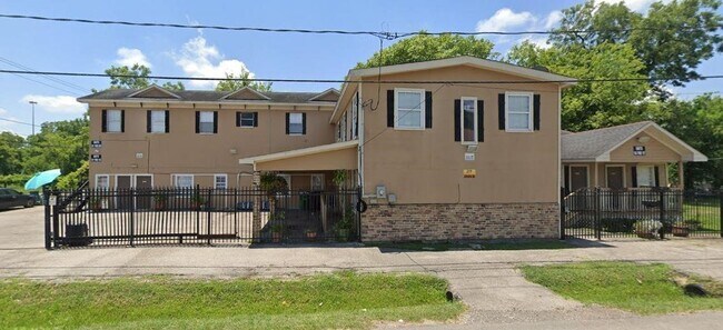 2119 Jensen Dr in Houston, TX - Building Photo - Building Photo