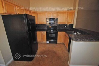 5520 W Joan De Arc Ave in Glendale, AZ - Foto de edificio - Building Photo