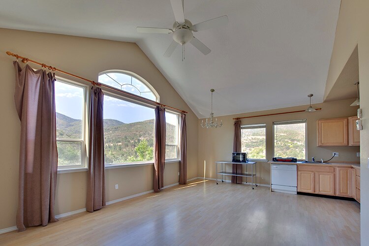 575 Tucker St-Unit -A in Ashland, OR - Building Photo