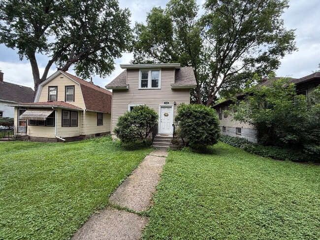 property at 1032 26th Ave SE