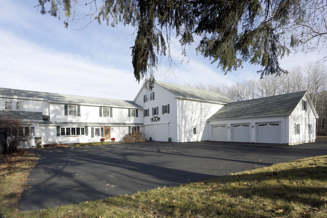 83 Main St in Plaistow, NH - Building Photo