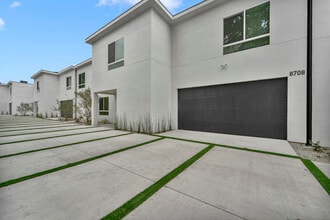 8702 North Silver Way in Northridge, CA - Building Photo - Building Photo