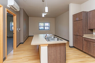 Roosevelt School Apartments in La crosse, WI - Foto de edificio - Interior Photo