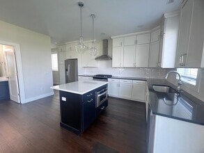621 Fairview Ave NE in Grand Rapids, MI - Building Photo - Building Photo