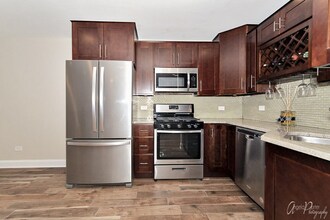1302 Fore Ct in Wheeling, IL - Building Photo - Building Photo
