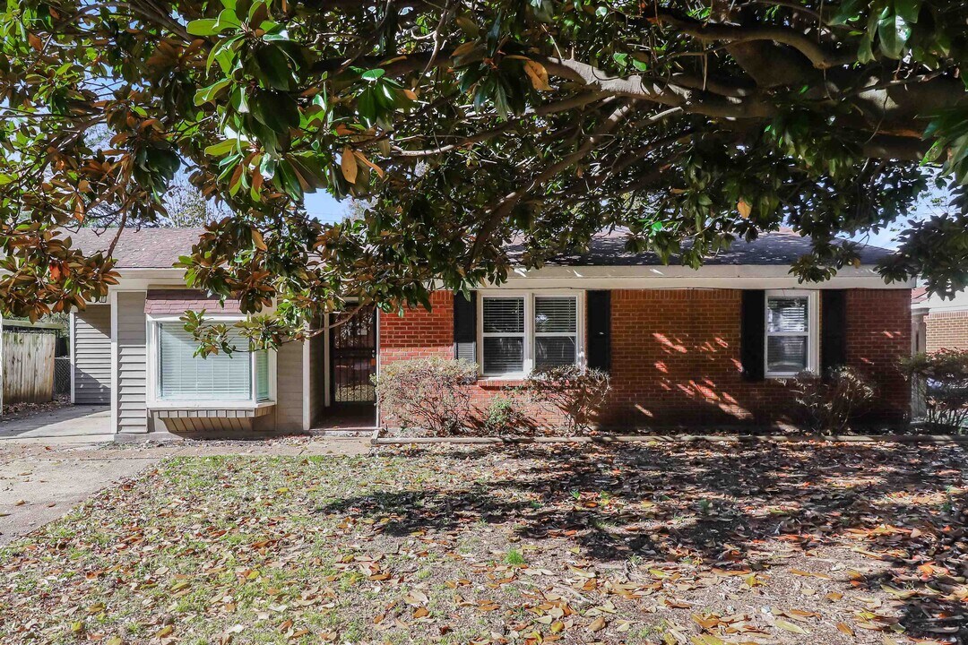 1753 Maxine St in Memphis, TN - Building Photo