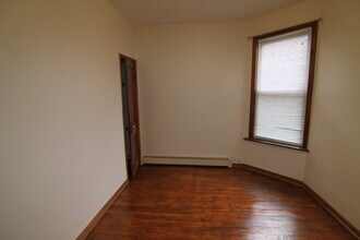 4025 W Cornelia Ave, Unit 2 in Chicago, IL - Building Photo - Building Photo