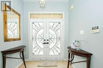 81 Crown Victoria Dr in Brampton, ON - Building Photo - Building Photo