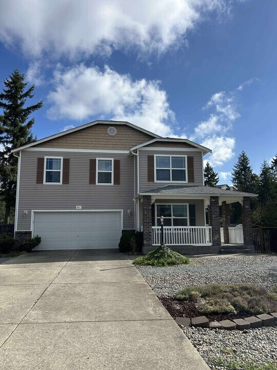 517 Emerald Ln SE in Rainier, WA - Building Photo