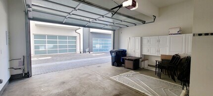 Newly Built Tri-Level Townhome with 3 Bedr in Los Angeles, CA - Building Photo - Building Photo