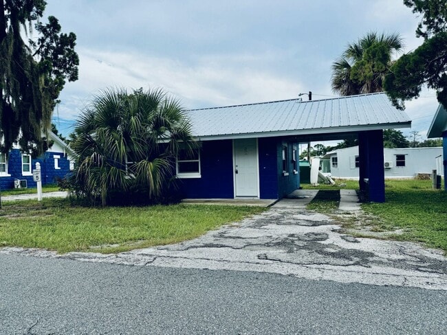 property at 8 E Main St