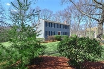 179 Landry Ave in North Attleboro, MA - Foto de edificio