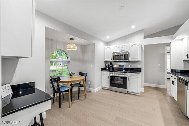 45 Wickliffe Dr in Naples, FL - Building Photo - Building Photo