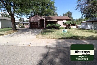 215 Kenwood Dr in Pueblo, CO - Building Photo - Building Photo