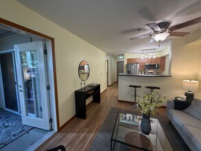 3015 SW Avalon Way in Seattle, WA - Building Photo - Building Photo