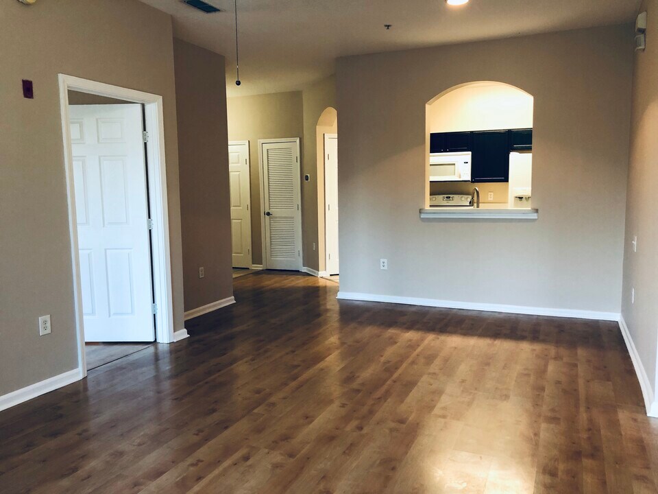10550 Baymeadows Rd, Unit 211 in Jacksonville, FL - Building Photo