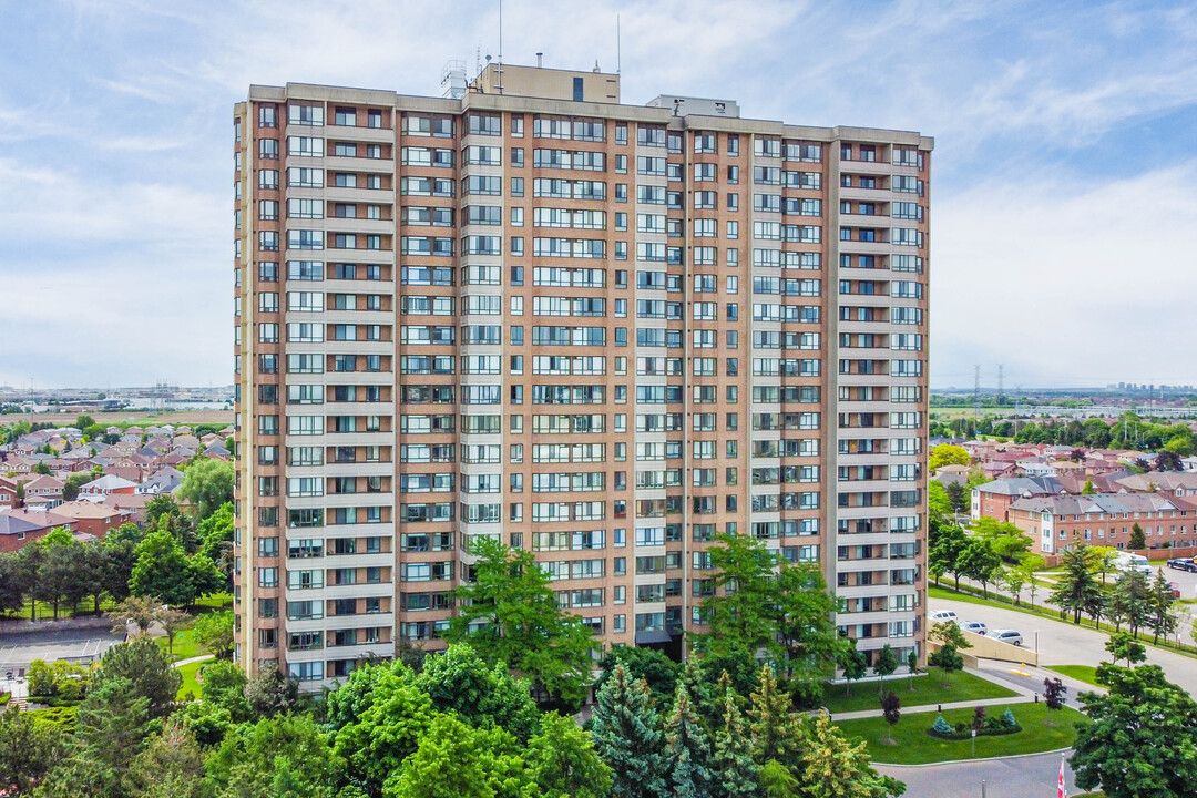 Crown of Brampton in Brampton, ON - Building Photo