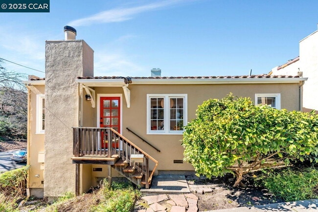 654 Mandana Blvd in Oakland, CA - Building Photo - Building Photo