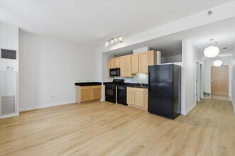 8 W Monroe St in Chicago, IL - Building Photo - Building Photo